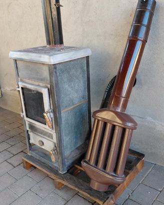 Stufa a legna La Nordica con scambiatore e tubi