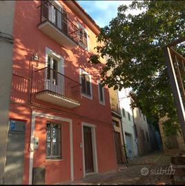 Appartamento Casa singola su tre piani