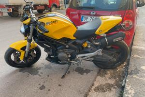 Ducati monster 696