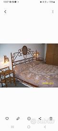 letto, comodini e applique 