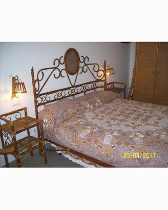 letto, comodini e applique 