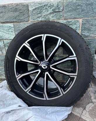 Hankook 215/60 R17 invernali + cerchio