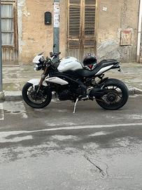 Triumph speed triple 1050