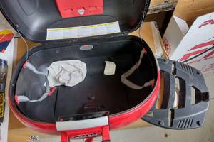 bauletto moto givi 46lt usato con piastra valigia