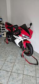 Moto da corsa R1