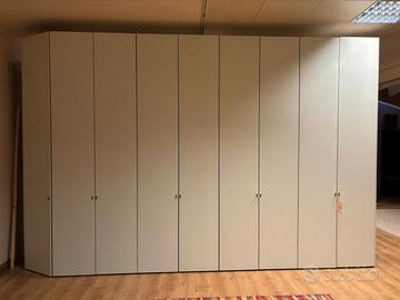 Armadio laccato verde salvia