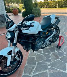 Ducati Monster 696
