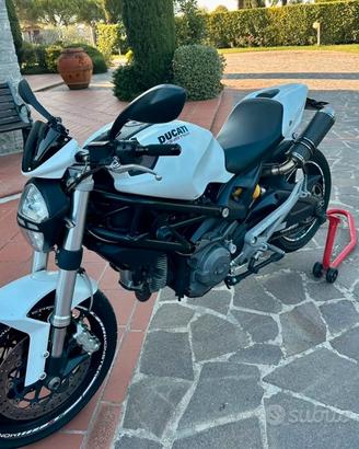 Ducati Monster 696