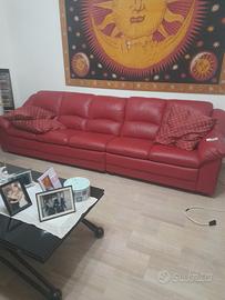 divano in pelle rosso