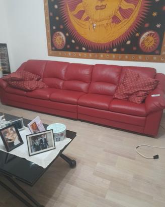 divano in pelle rosso