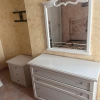 camera da letto,consolle,quadro cucina con frutta