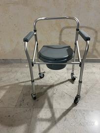 Sedia a rotelle con wc