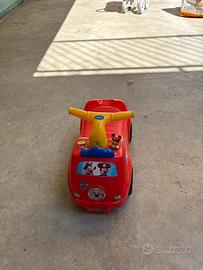 Camion pompieri topolino cavalcabile primi passi