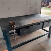 Banco da lavoro in ferro per lavorazioni pesanti