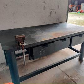 Banco da lavoro in ferro per lavorazioni pesanti