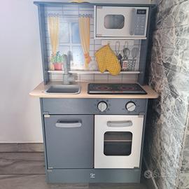 Cucina giocattolo in legno con accessori 