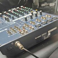 Mixer audio yamaha 82cx