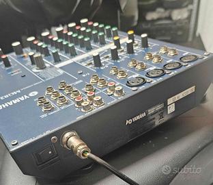 Mixer audio yamaha 82cx