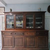 Credenza con cristalliera in arte povera