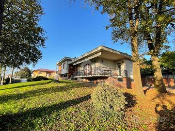 VILLA SINGOLA A DAIRAGO