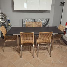 tavolino da pranzo con 6 sedie in aggiunta