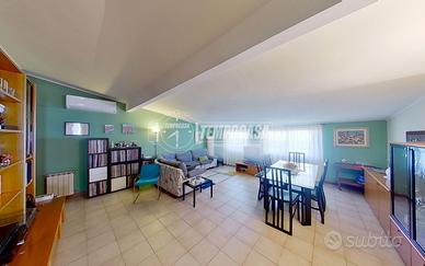 Ampio e luminoso quadrilocale in bifamiliare