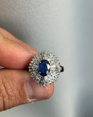 Anello con zaffiro e diamanti