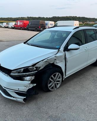Volkswagen Golf Variant 1.6 tdi 115cv INCIDENTATA