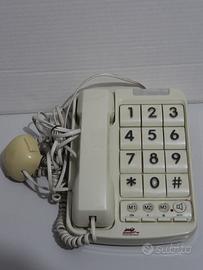 Telefono fisso con tasti e numeri giganti.