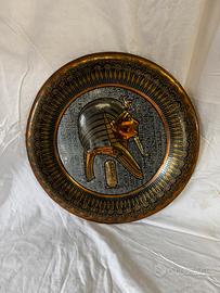 Antico piatto egizio in rame