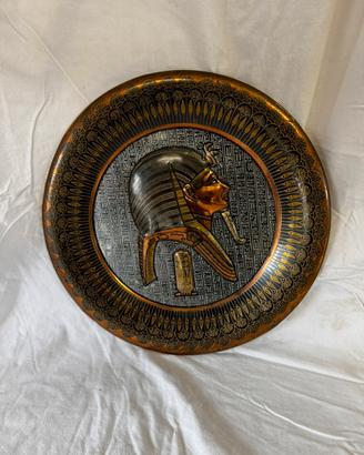 Antico piatto egizio in rame