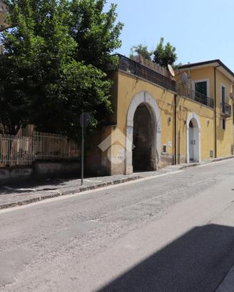 CASA SEMINDIPENDENTE A FISCIANO