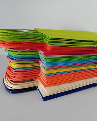 18 buste con manico vari colori formato 16x21