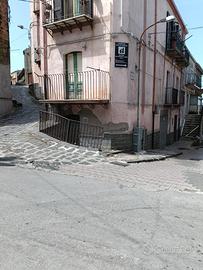 Appartamento indipendente su due piani di mq 163