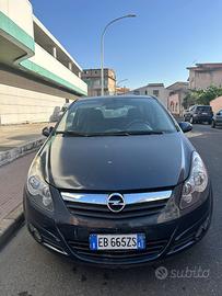 Opel Corsa da riparare