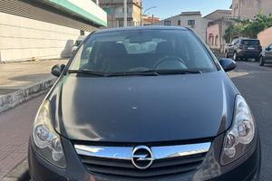 Opel Corsa da riparare