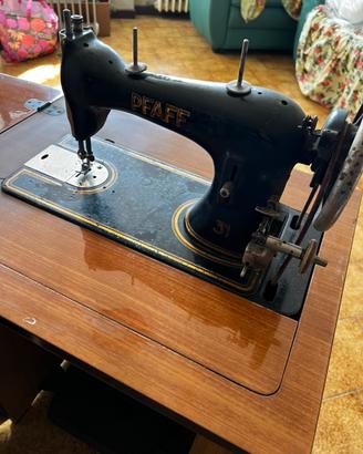 Macchina da cucire vintage PFAFF 31