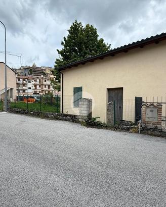VILLA A SCHIERA D'ANGOLO A ROCCA DI MEZZO