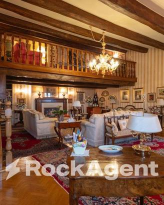 APPARTAMENTO DI LUSSO IN PIENO CENTRO STORICO