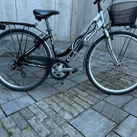 Bicicletta donna 28 in alluminio tutta schimano