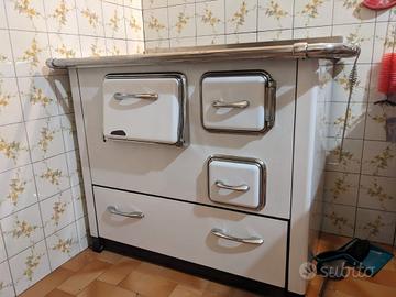 Stufa a legna con forno