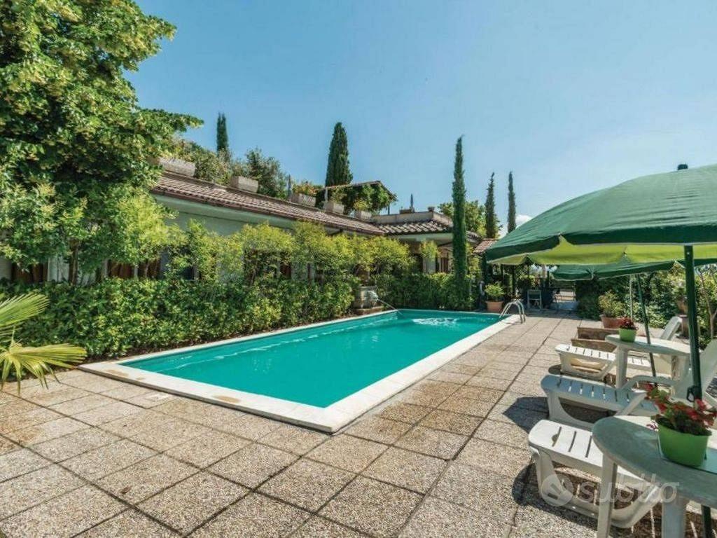 Rustico / Casale di 778 m² con più di 5 locali e b - Vista 2
