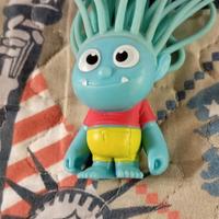 omino divertente capelli a spaghetto 