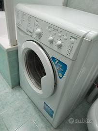 Lavatrice Indesit 7 KG.