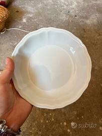 Set di ciotole e piatti fondi da cucina