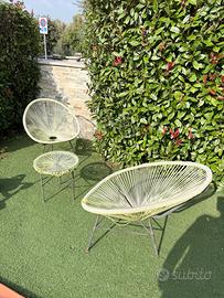 Set di due poltrone e un tavolino