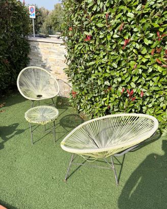 Set di due poltrone e un tavolino