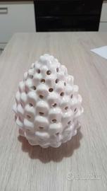 pigna con luce led in ceramica 