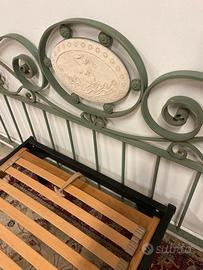 LETTO CON TESTATA IN FERRO BATTUTO NUOVO