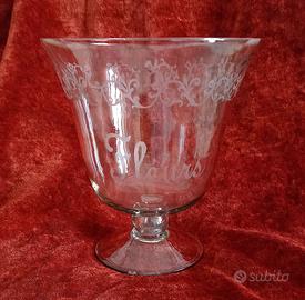 Vaso in cristallo decorato ideale come portabonbon